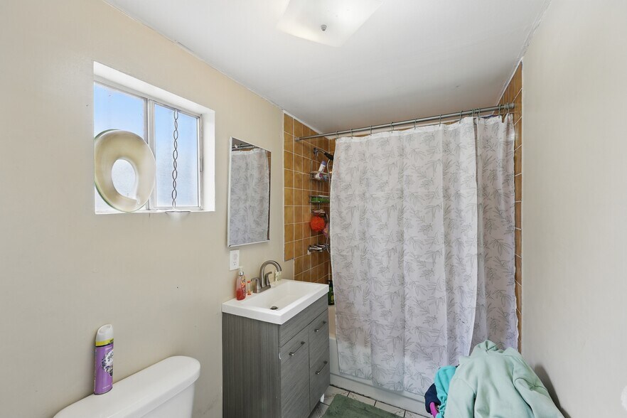 More Photos Of 6617 S San Pedro St, Los Angeles Flex For Sale