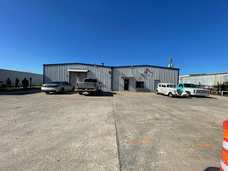 More Photos Of 406 Preston Ave, Pasadena Warehouse For Lease