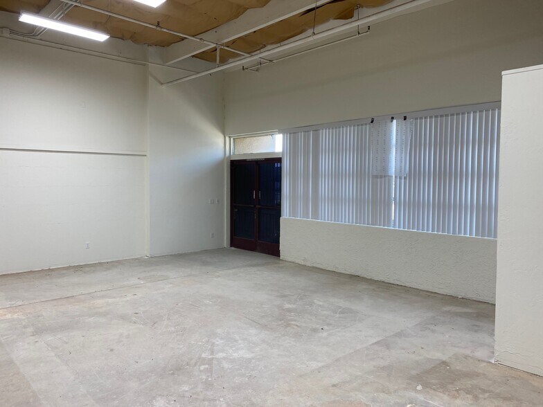 More Photos Of 1792 Callens Rd, Ventura Distribution For Lease