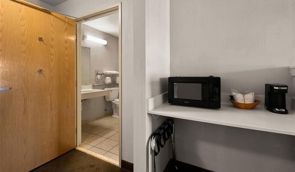 More Photos Of 1738 Comfort Dr, Tomahawk Hotel For Sale