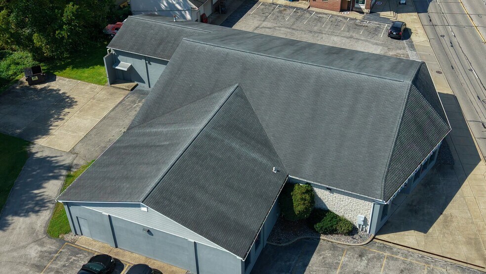 More Photos Of 964 N State St, Girard Freestanding For Sale