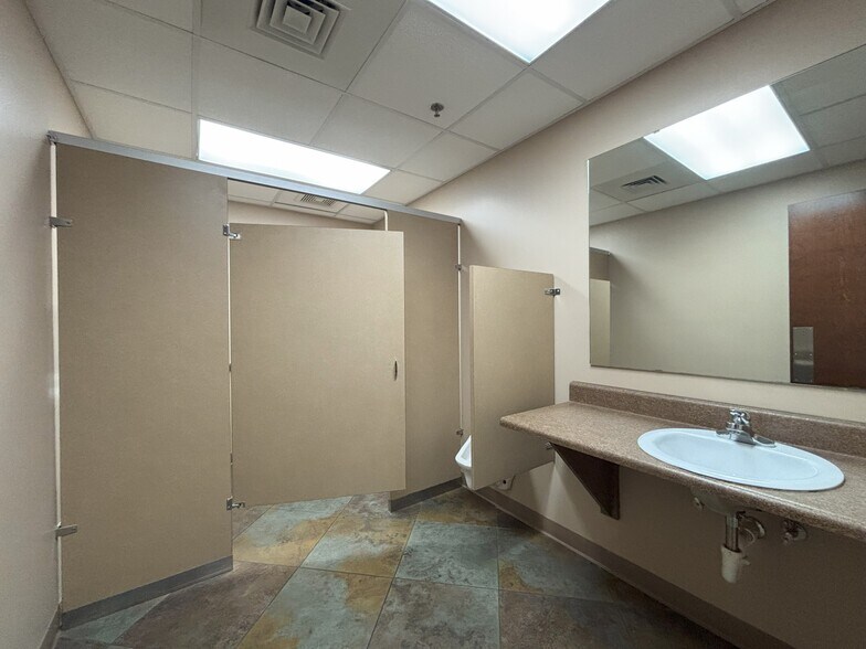 More Photos Of 25 E Nine One Half Mile Rd, Pensacola Office For Lease