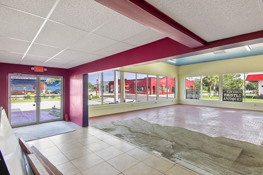 More Photos Of 117-137 Hughlett Ave, Cocoa General Retail For Sale