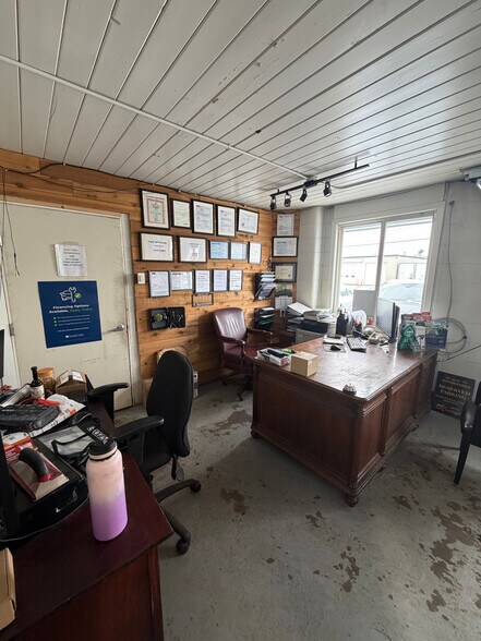 More Photos Of 915-935 48 Ave SE, Calgary Warehouse For Sale