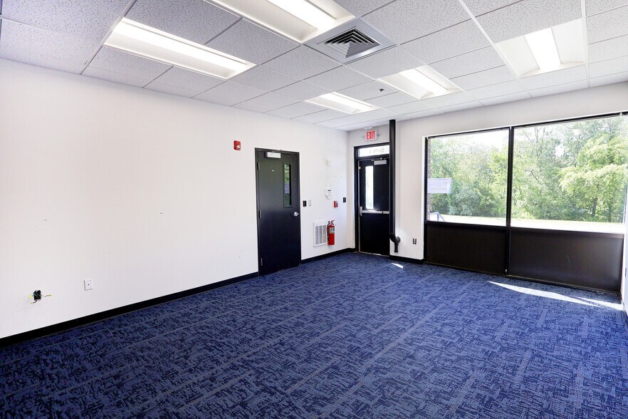 More Photos Of 630 Forest St, Marlborough Research And Development For Lease