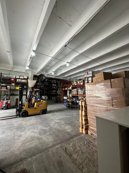 More Photos Of 10200 NW 25th St, Doral Light Distribution For Sale