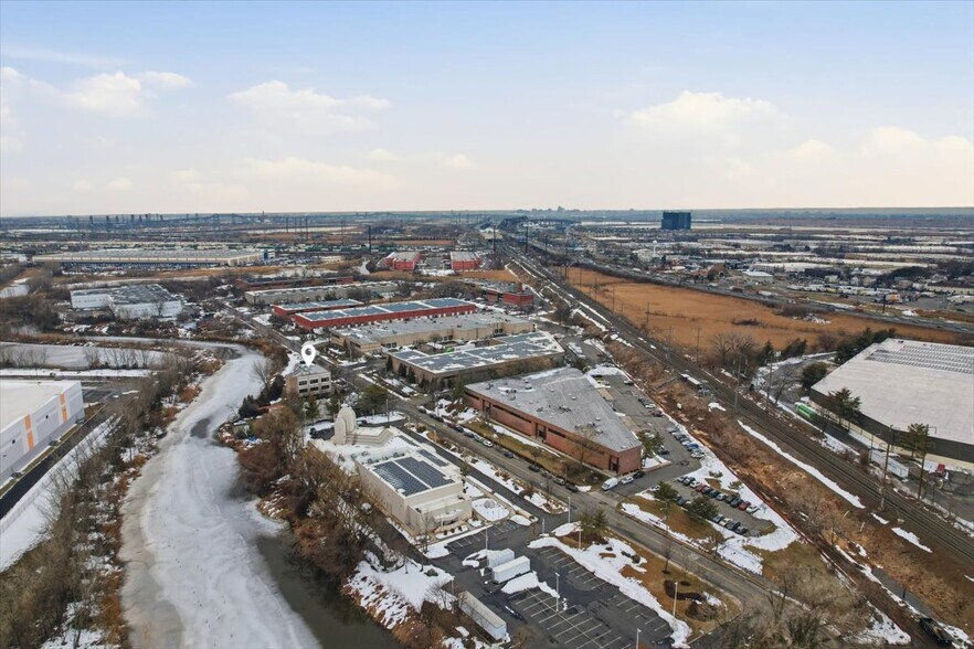 More Photos Of 300 Penhorn Ave, Secaucus Office For Lease