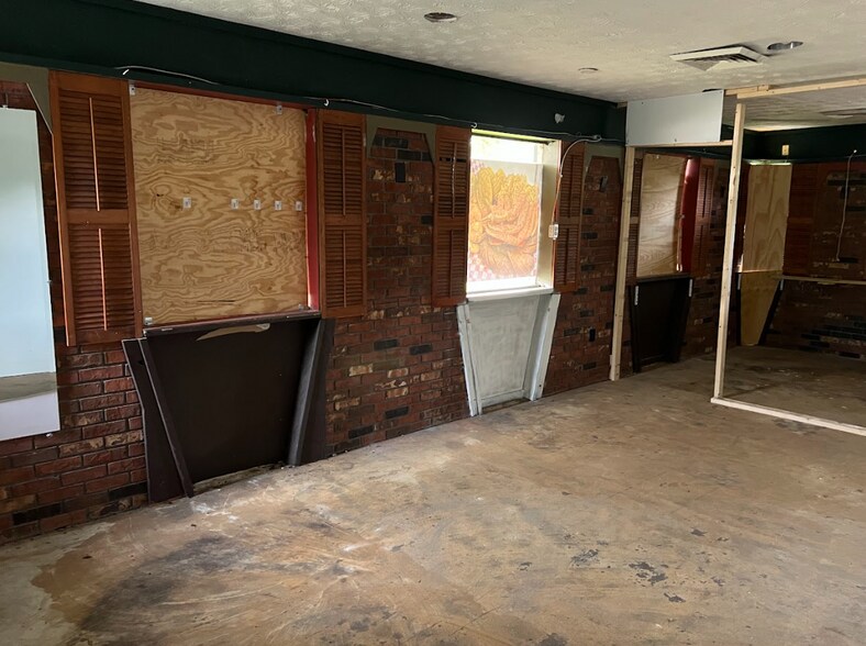 More Photos Of 3644 Victory Dr, Columbus Restaurant For Lease