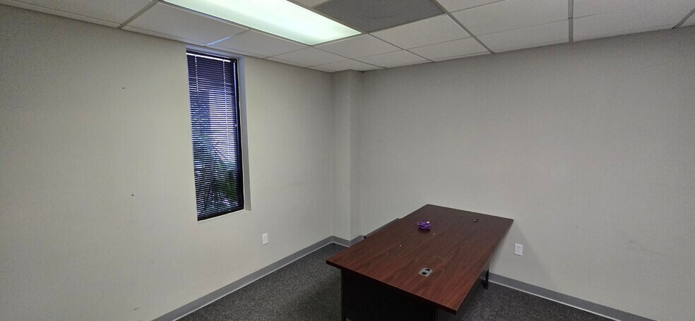 More Photos Of 3125 Ashley Phosphate Rd, North Charleston Showroom For Lease