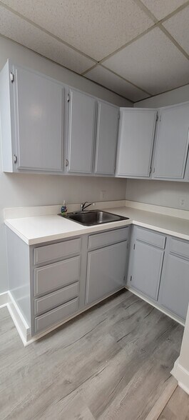 More Photos Of 8990-9002 Fern Park Dr, Burke Medical For Sale