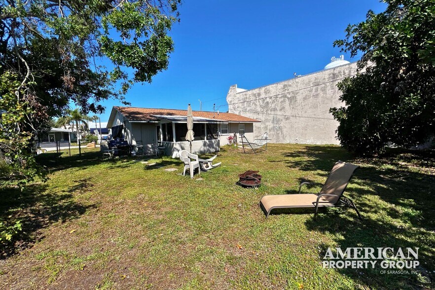 More Photos Of 2048 Bee Ridge Rd, Sarasota Storefront Retail Residential For Sale