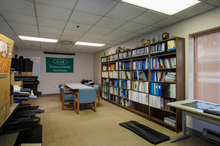 More Photos Of 475 Kedron Ave, Folsom Office For Sale