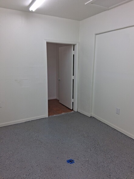 More Photos Of 1605 W Broadway Rd, Phoenix Warehouse For Sale
