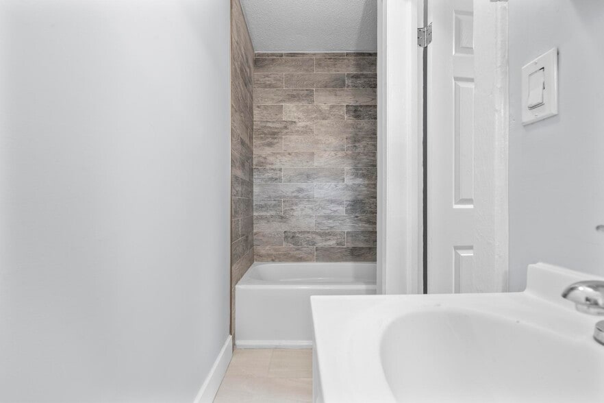 More Photos Of 746 Maple St, Bridgeport Apartments For Sale