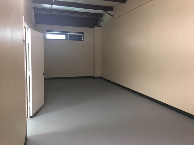 More Photos Of 12455 Westpark Dr, Houston Self Storage For Lease
