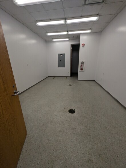 More Photos Of 2800 Duncan Rd, Lafayette Manufacturing For Lease