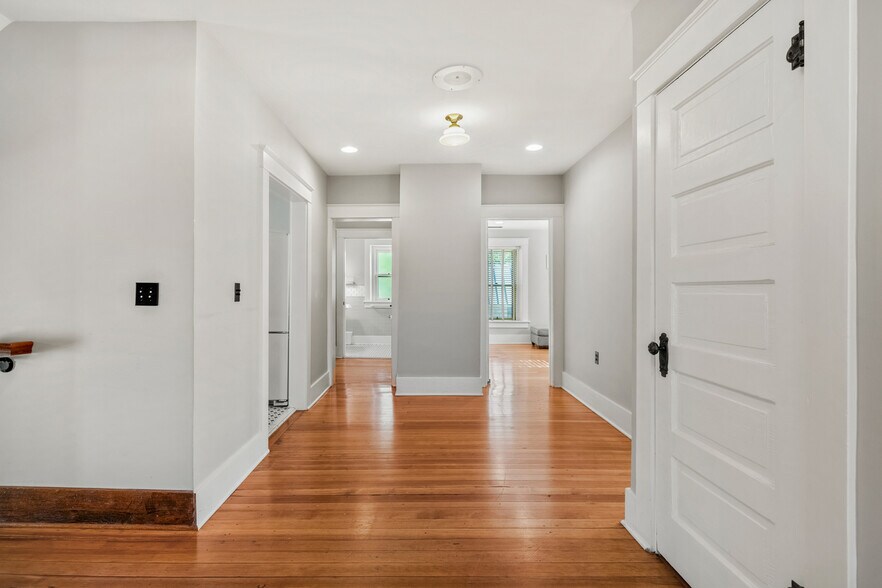 More Photos Of 720 Poyntz Ave, Manhattan Office For Sale