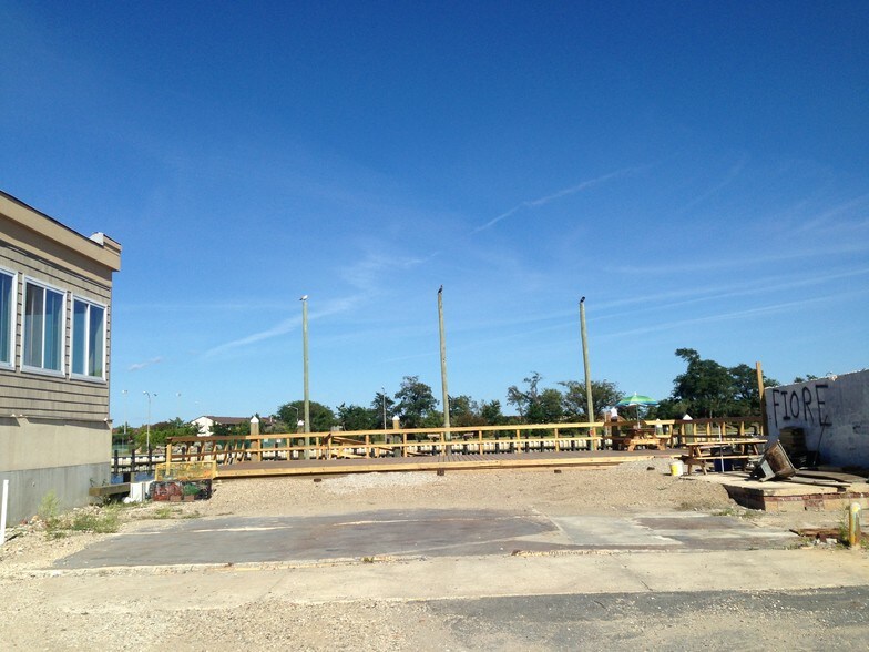 More Photos Of 405 Woodcleft Ave, Freeport Land For Sale