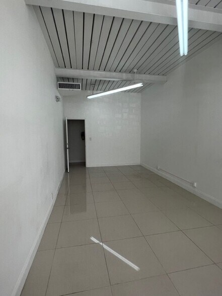 More Photos Of 2400 E Oakland Park Blvd, Fort Lauderdale Storefront Retail Office For Lease