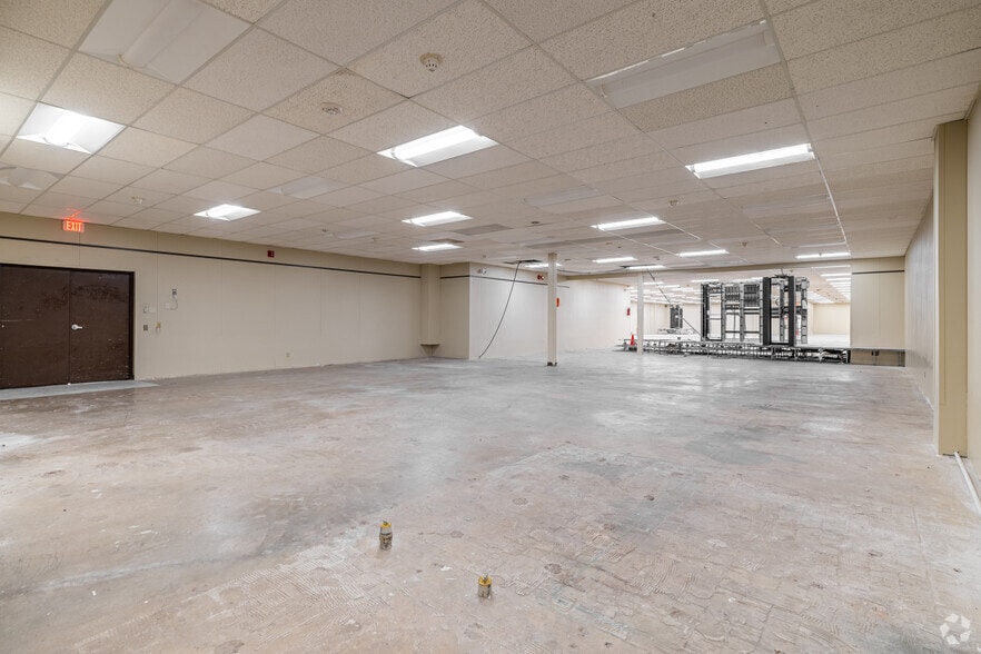 More Photos Of 2947 Executive Blvd, Mesquite Manufacturing For Sale