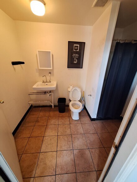 More Photos Of 310 N Leavitt St, Chicago Warehouse For Lease