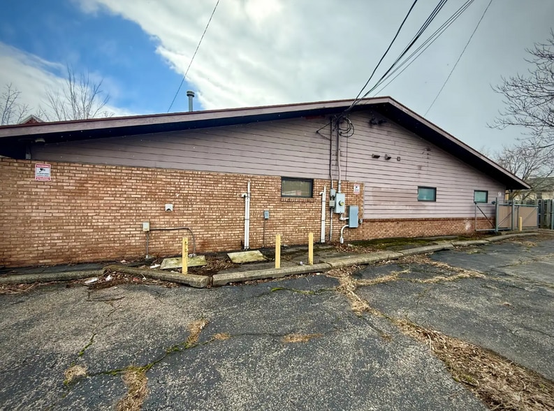 More Photos Of 810 W Saginaw St, Lansing Office For Sale