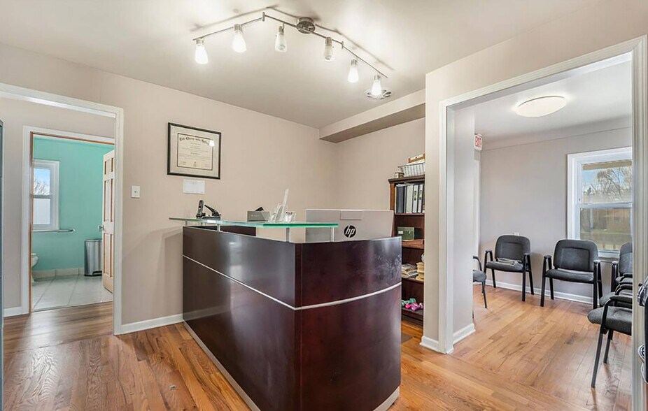 More Photos Of 31500 Schoenherr Rd, Warren Medical For Sale