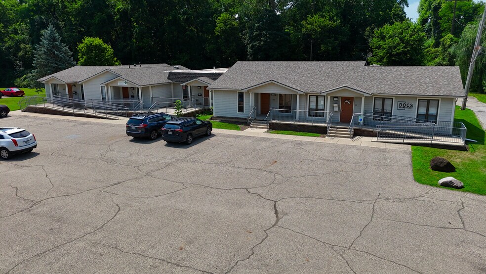 Primary Photo Of 131 Lewis Ave, Circleville Office For Sale