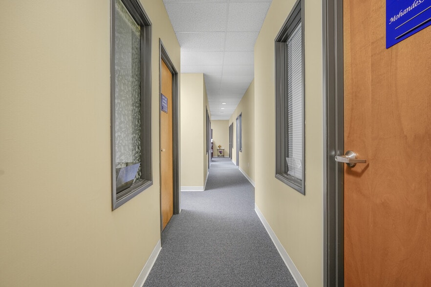 More Photos Of 9407 NE Vancouver Mall Dr, Vancouver Medical For Sale