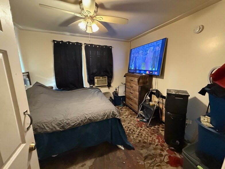 More Photos Of 11715 200th St, Saint Albans Multifamily For Sale