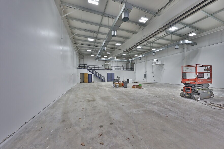 More Photos Of 12 Orben Dr, Landing Showroom For Lease