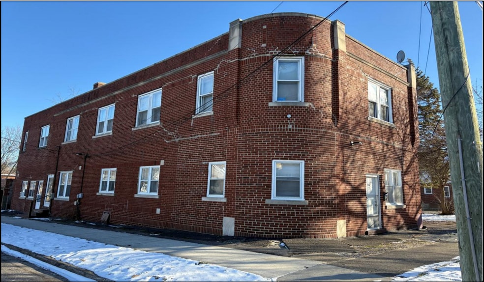 Primary Photo Of 158 Summit St, Pontiac Apartments For Sale