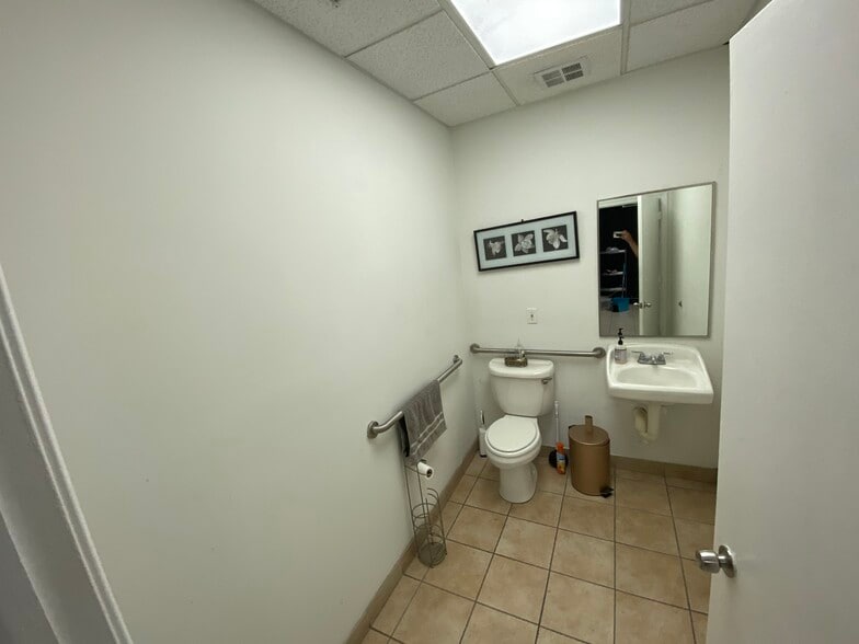 More Photos Of 2051 NW 112th Ave, Doral Showroom For Sale