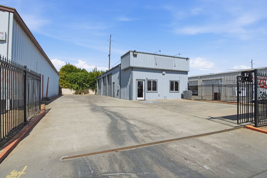 More Photos Of 1649 Carnegie St, Turlock Warehouse For Lease
