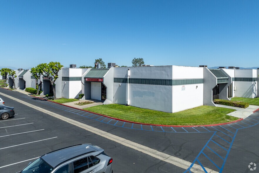 More Photos Of 3001-3095 S Harbor Blvd, Santa Ana Light Manufacturing For Lease