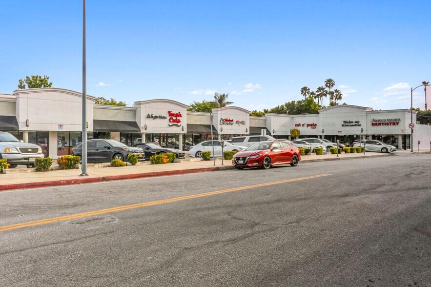 More Photos Of 19458 Ventura Blvd, Tarzana Unknown For Lease