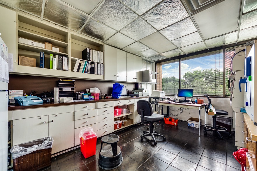 More Photos Of 8345 Walnut Hill Ln, Dallas Medical For Sale
