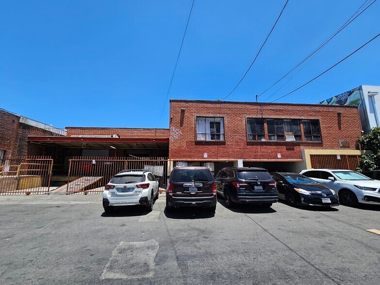 More Photos Of 2417 E 24th St, Los Angeles Warehouse For Lease