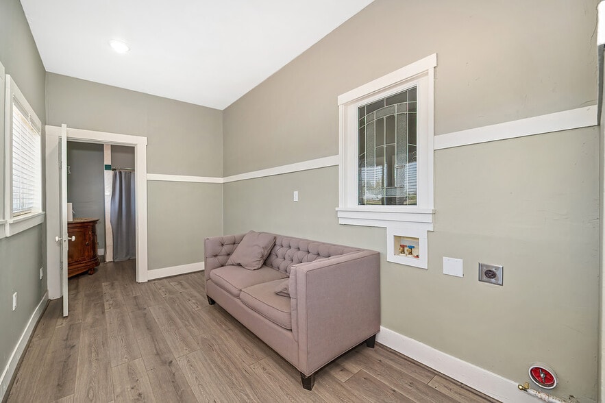 More Photos Of 19435 East St, Woodland Specialty For Sale