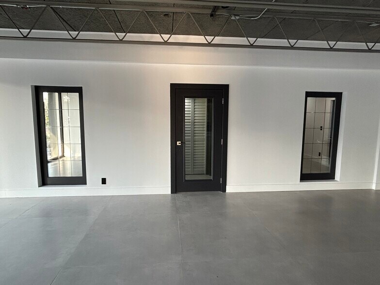 More Photos Of 2100 E Commercial Blvd, Fort Lauderdale Storefront Retail Office For Lease