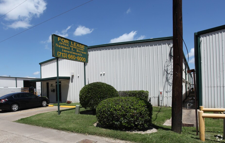 More Photos Of 1729 Brittmoore Rd, Houston Warehouse For Lease