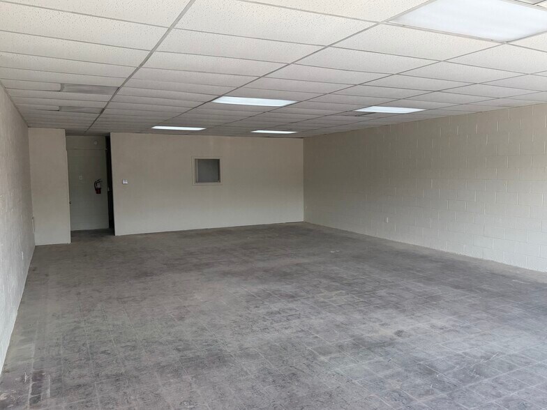 More Photos Of 1166 Butternut St, Abilene Flex For Lease