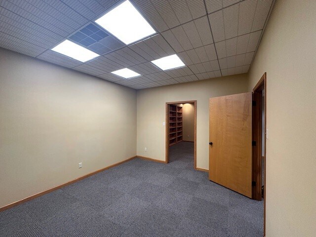 More Photos Of 1401 N Truman Blvd, Festus Office For Lease