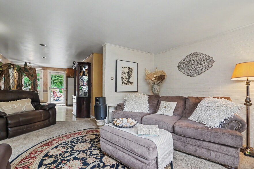 More Photos Of 524 State Route 314 N, Ontario Specialty For Sale