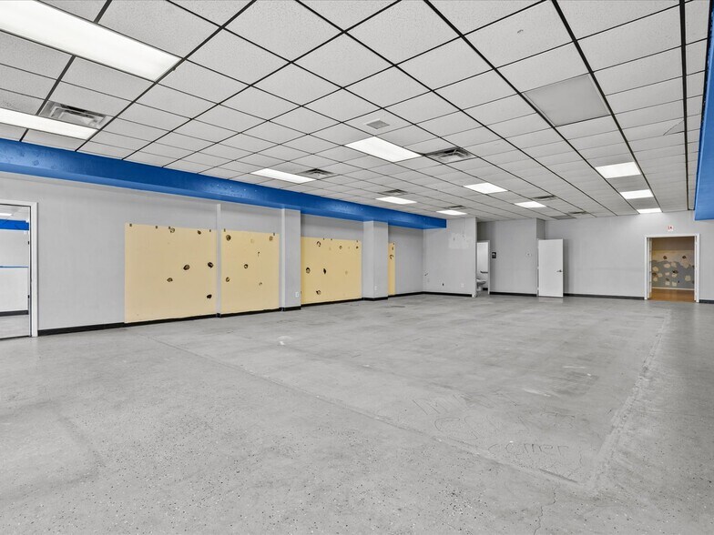 More Photos Of 61 W Central Ave, Lake Wales Flex For Sale