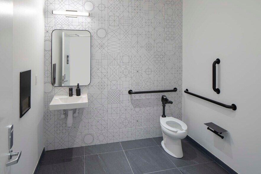 More Photos Of 6200 Seaforth St, Baltimore Flex For Sale