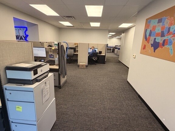 More Photos Of 15520-15600 College Blvd, Lenexa Flex For Sale