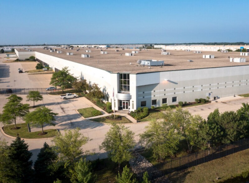 More Photos Of 901 Carlow Dr, Bolingbrook Manufacturing For Sale