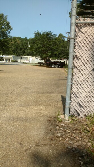 More Photos Of 201 Production Dr, Yorktown Distribution For Lease
