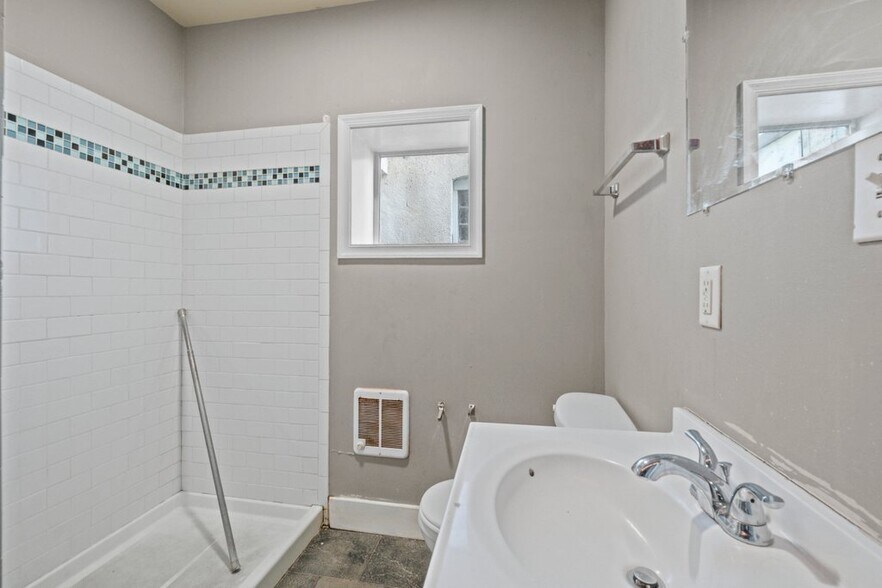 More Photos Of 210 E Lafayette Ave, Baltimore Apartments For Sale